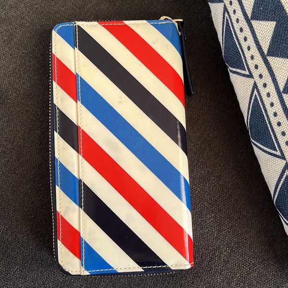 Kate spade New York Daycation neda Wallet. - Picture 7 of 7